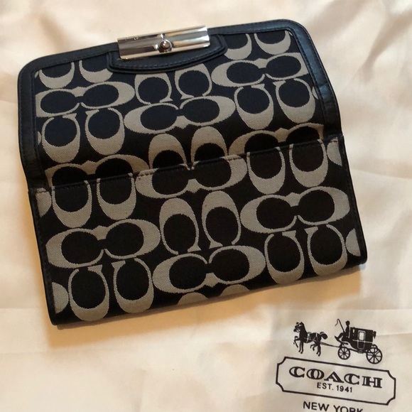 ❤️SOLD❤️ Coach Wallet - Picture 5 of 5